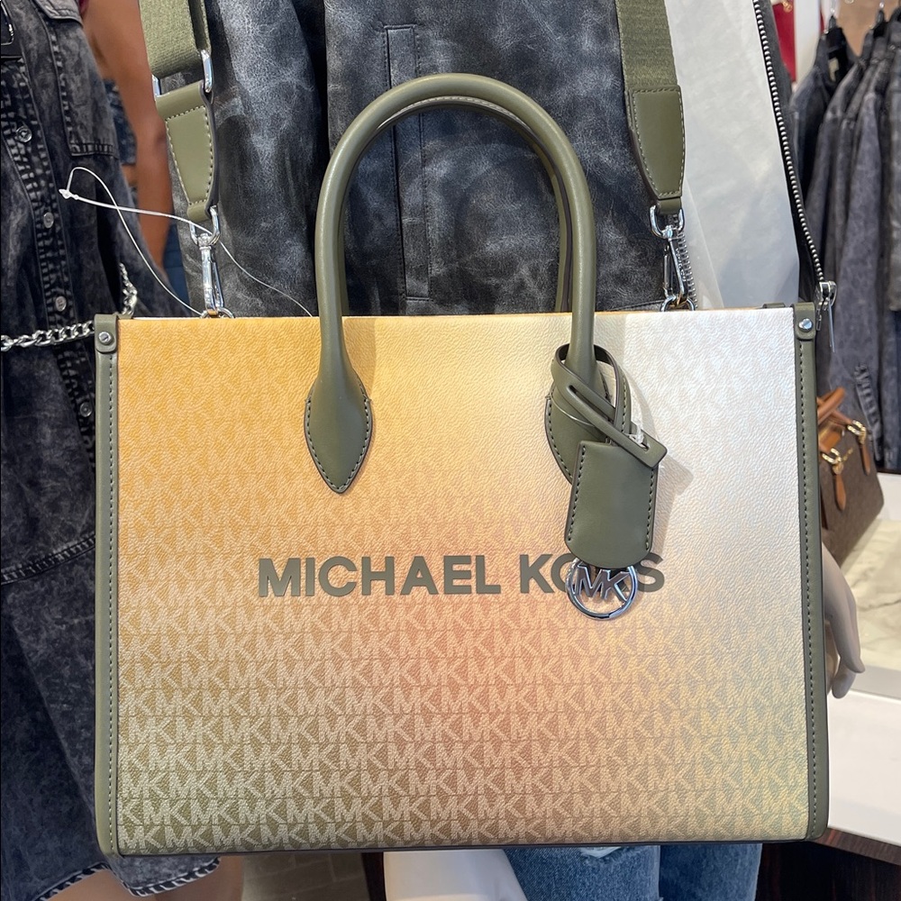 MICHAEL KORS Mirella Medium Ombré Signature Logo Tote Bag
Olive Combo
NWT - Picture 16 of 16